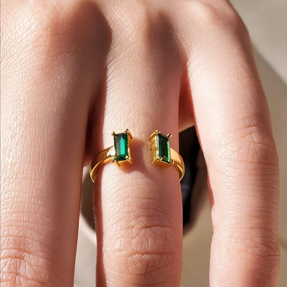 Double Emarald Side Open Ring