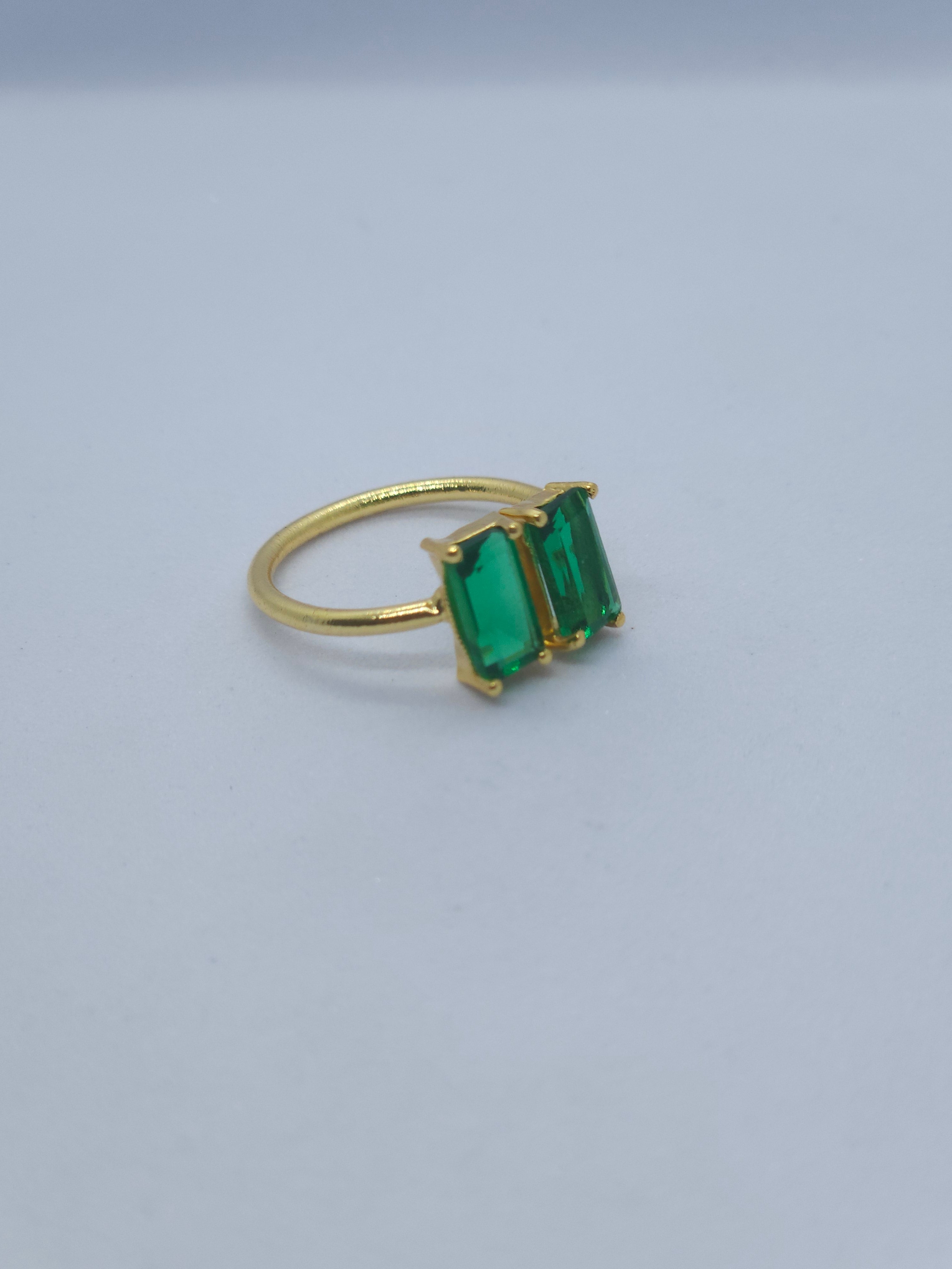 Double Emarald Side Open Ring