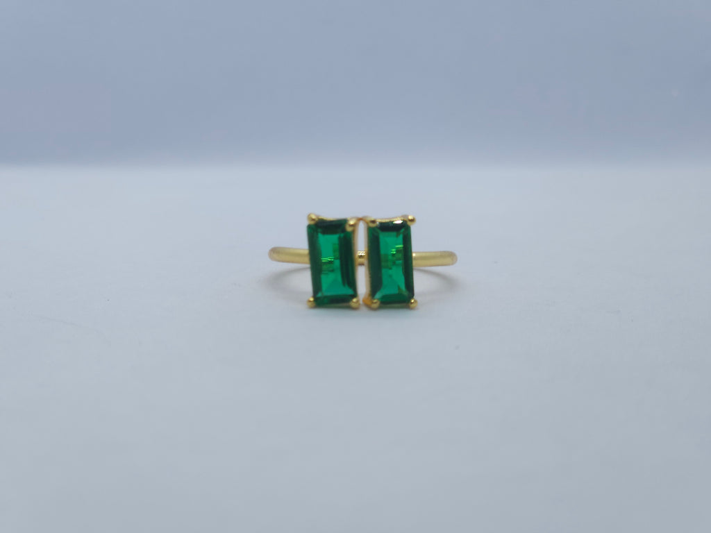 Double Emarald Side Open Ring