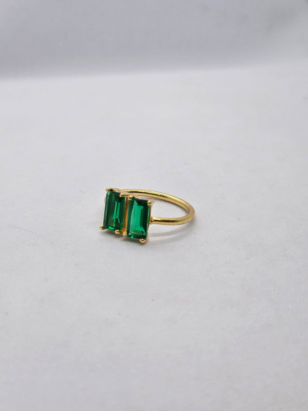 Double Emarald Side Open Ring