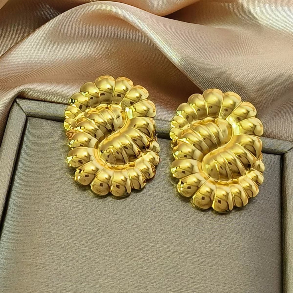 Anti tarnish stainless steel Earrings for women Colour:- Gold 18 k gold plated, 6 month colour gurantee