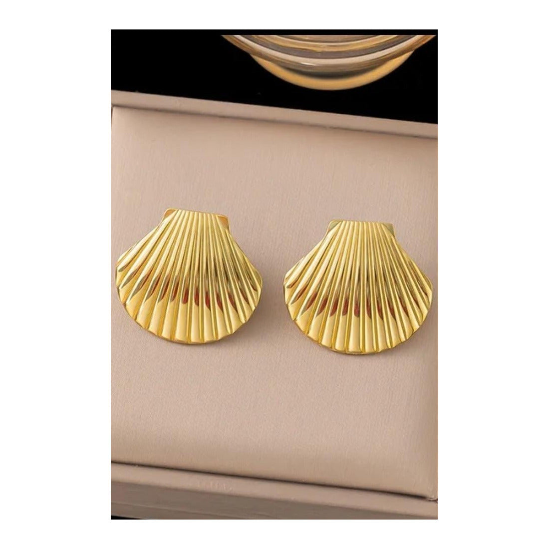 Stainless steel earrings for womenColor :- Gold18 k gold plated Anti tarnish and Anti Allergic Superior Quality jewellery