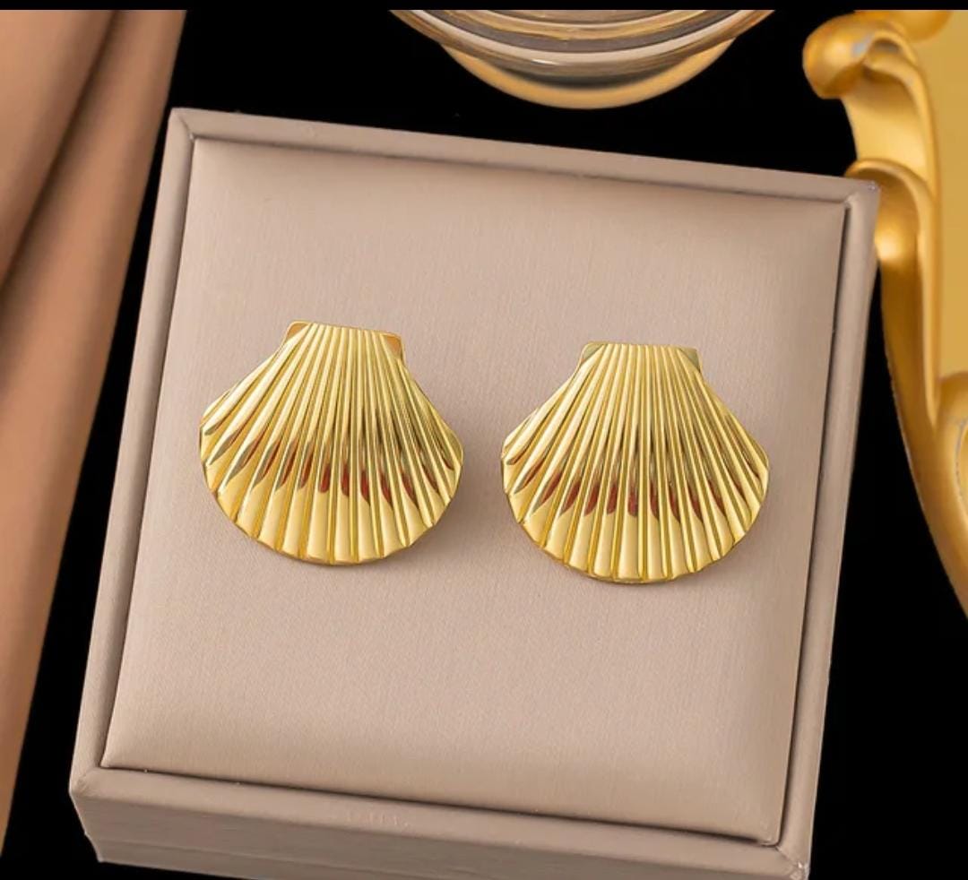 Stainless steel earrings for womenColor :- Gold18 k gold plated Anti tarnish and Anti Allergic Superior Quality jewellery