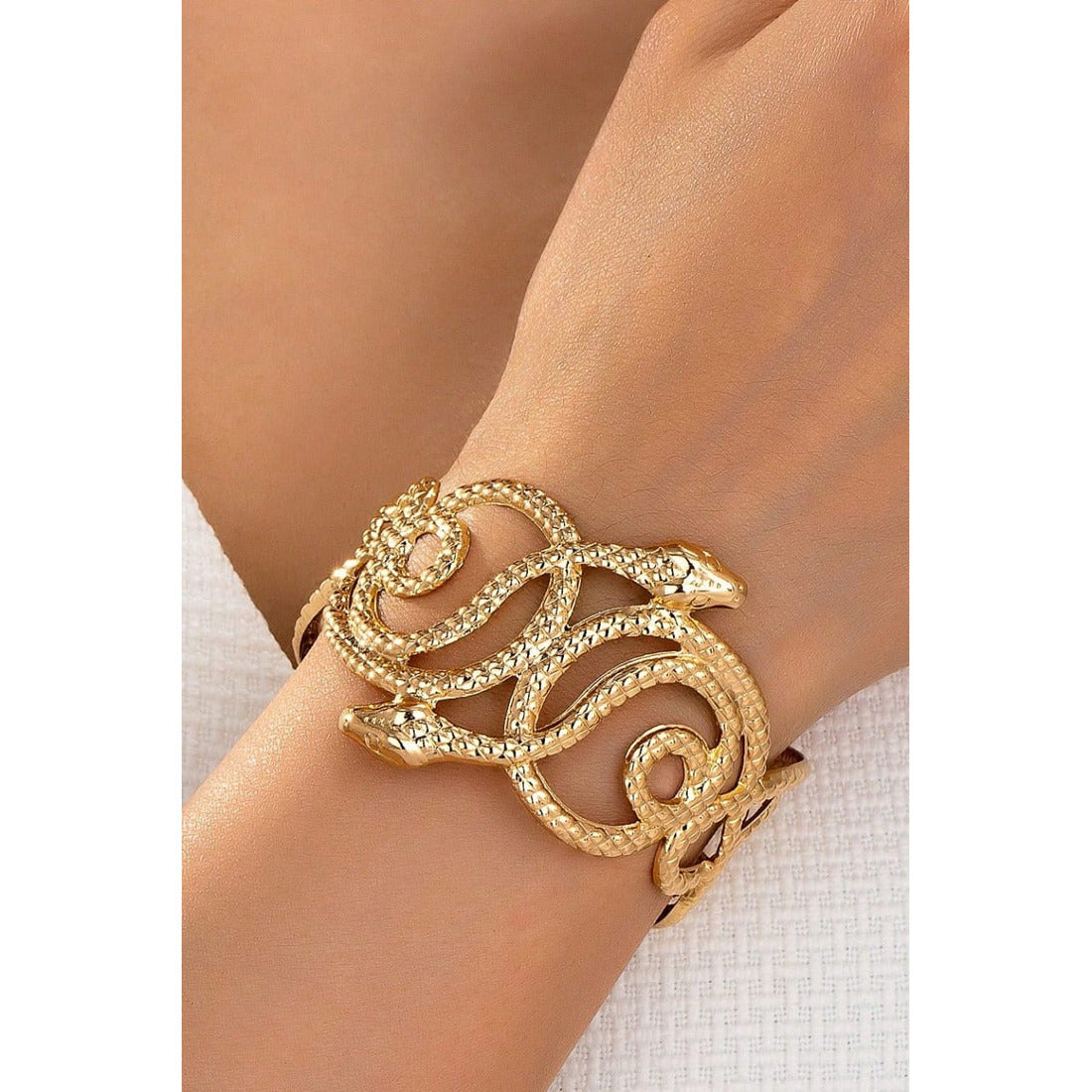 Snake bracelet for Women Colour:- Gold Material:- Stainless steel and copper mix Anti tarnish material