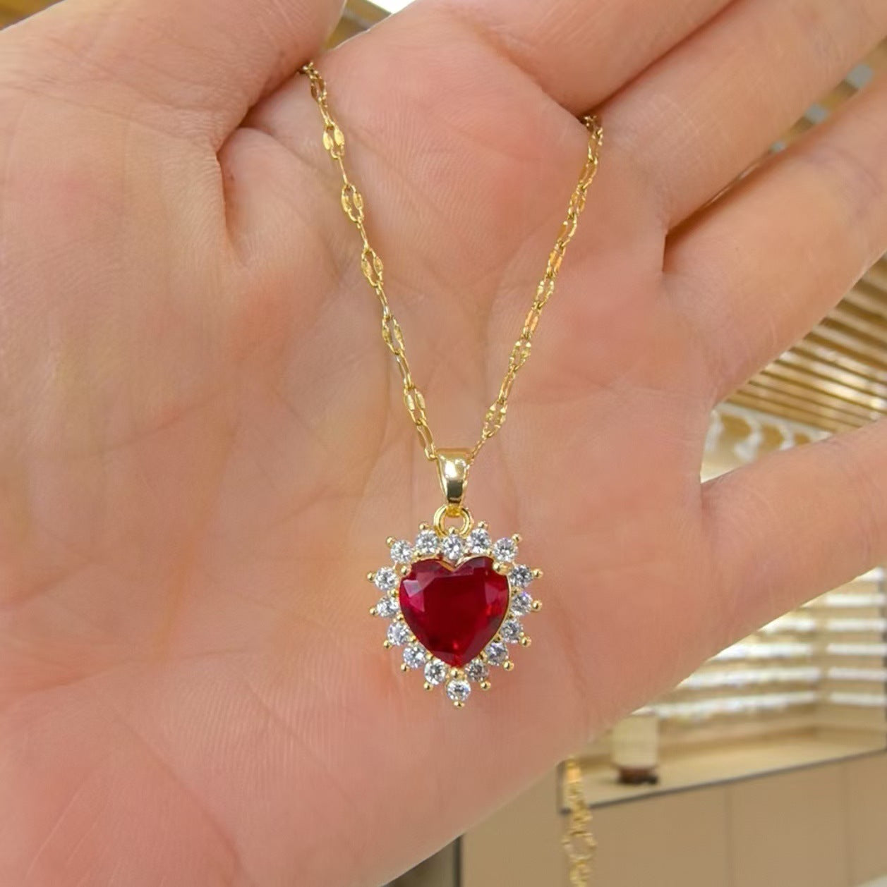 Women's luxury style Necklace Colour:- GoldMaterial:- Stainless steel+ Zircon Anti Tarnish and Anti Allergic