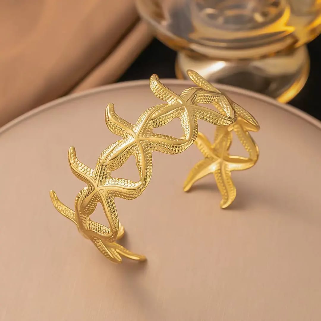 Stainless steel bracelet for women Colour:- GoldAnti tarnish and anti Allergic Superior Quality with  eye catching look