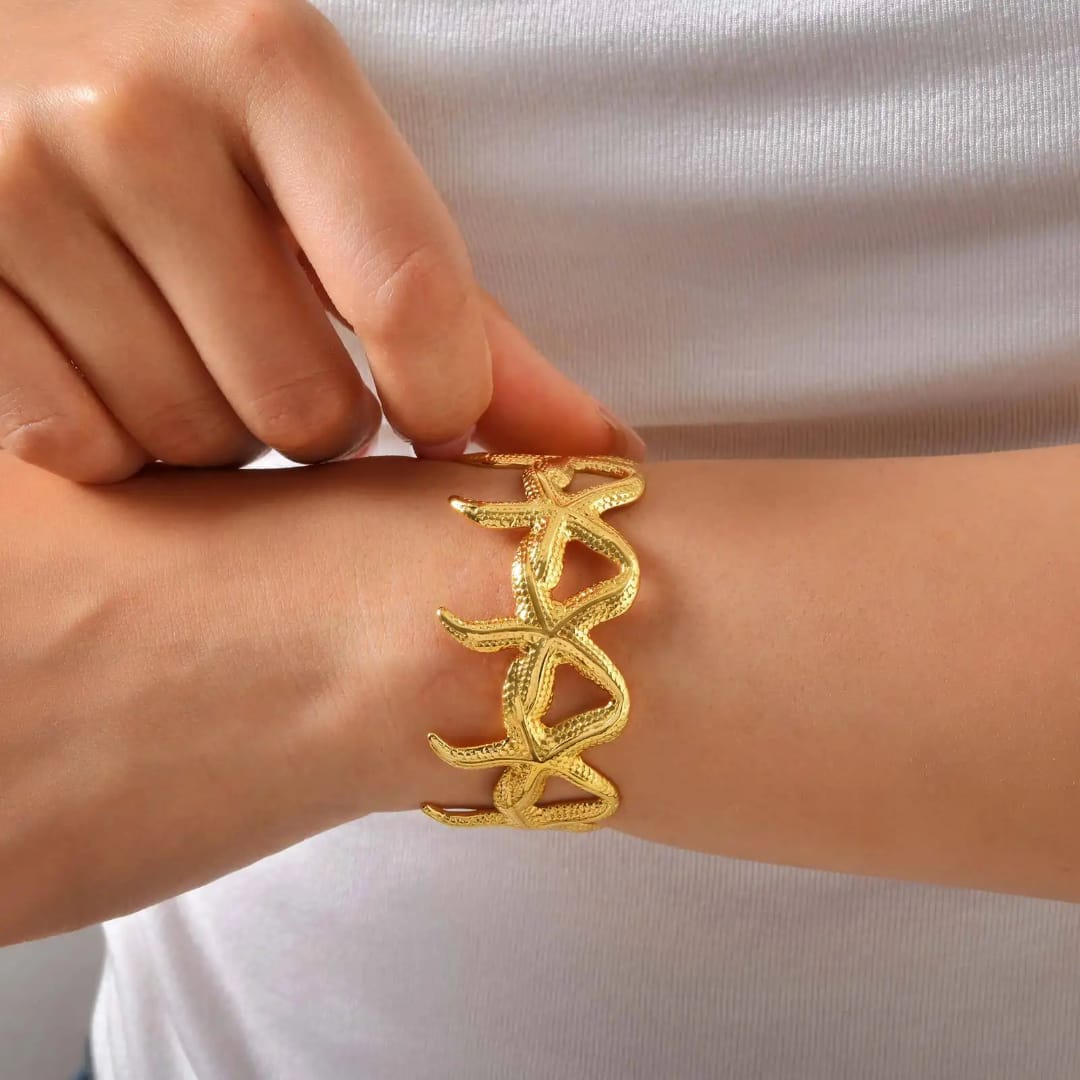 Stainless steel bracelet for women Colour:- GoldAnti tarnish and anti Allergic Superior Quality with  eye catching look