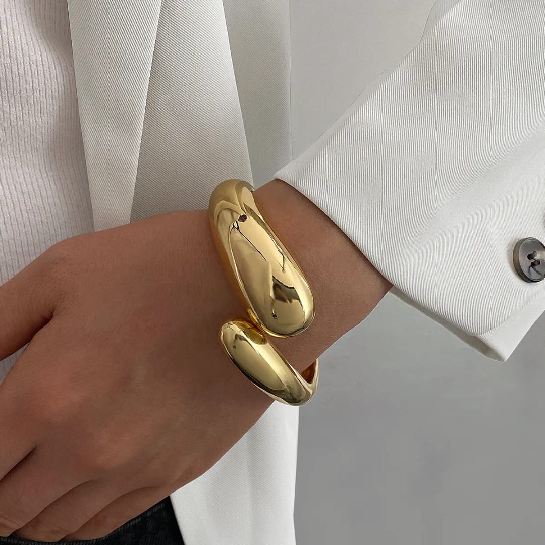 Hot selling women bracelet design Anti tarnish and Anti Allergic Material:- CCB Colour:- Gold