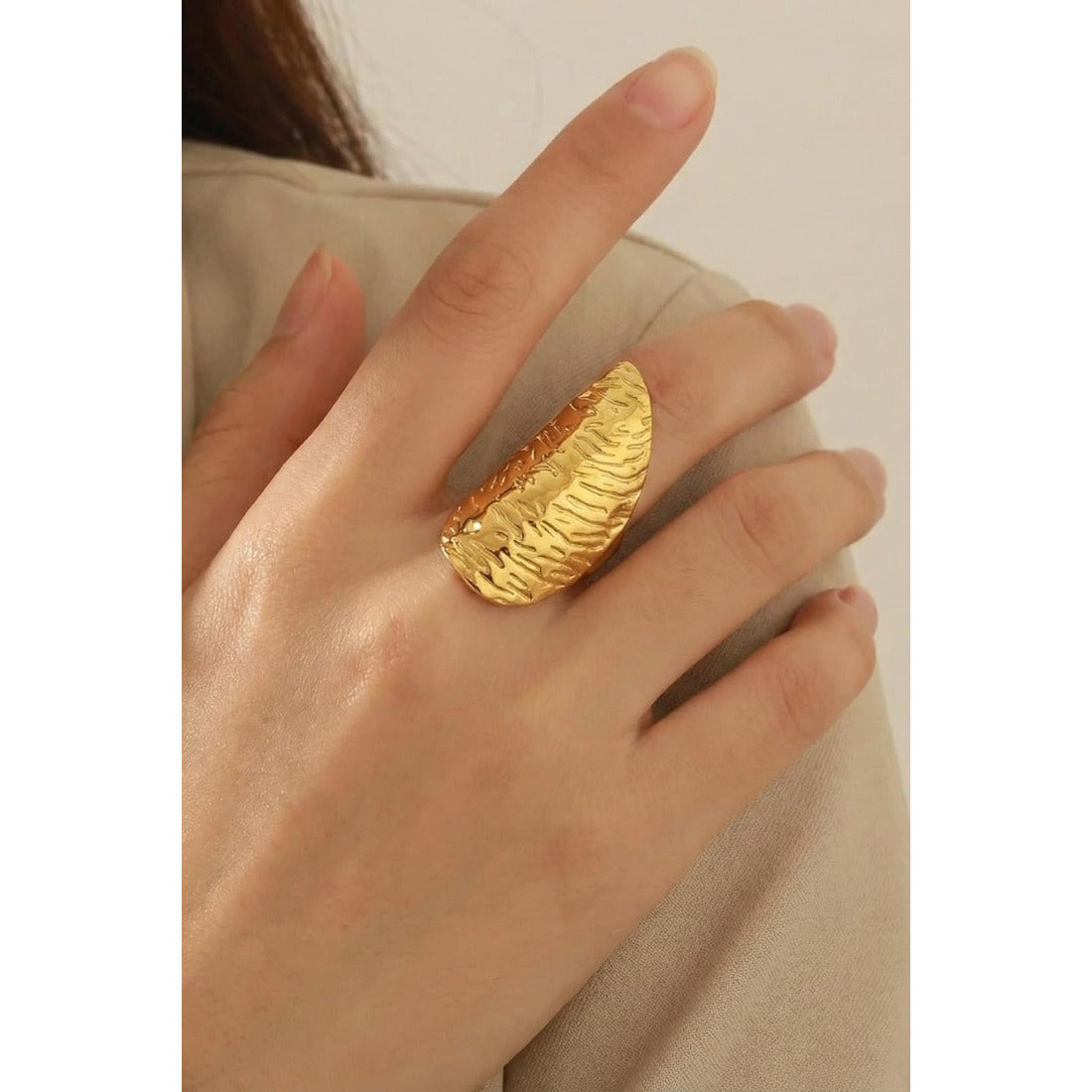 Statement finger rings