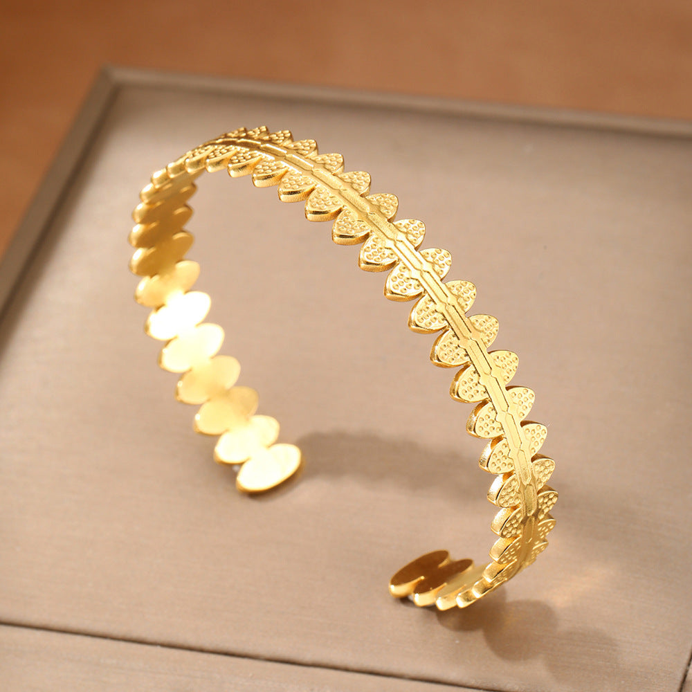 Stainless steel bracelet for women Hot selling designsAnti Tarnish and Anti allergic material 18 k gold plated with titanium material