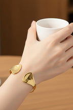 Stainless steel bracelet for women Hot selling designsAnti Tarnish and Anti allergic material 18 k gold plated with titanium material