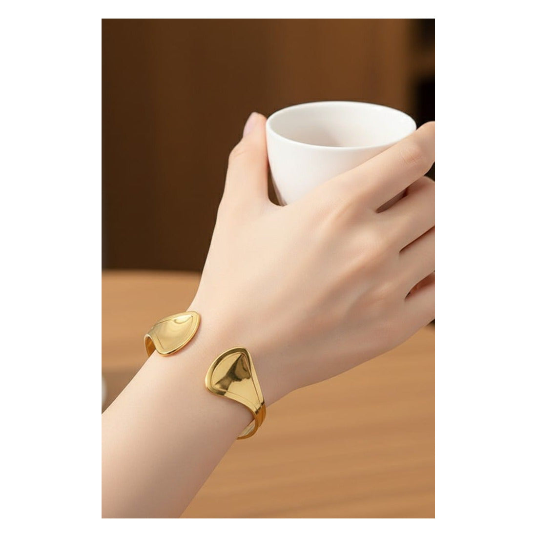 Stainless steel bracelet for women Hot selling designsAnti Tarnish and Anti allergic material 18 k gold plated with titanium material