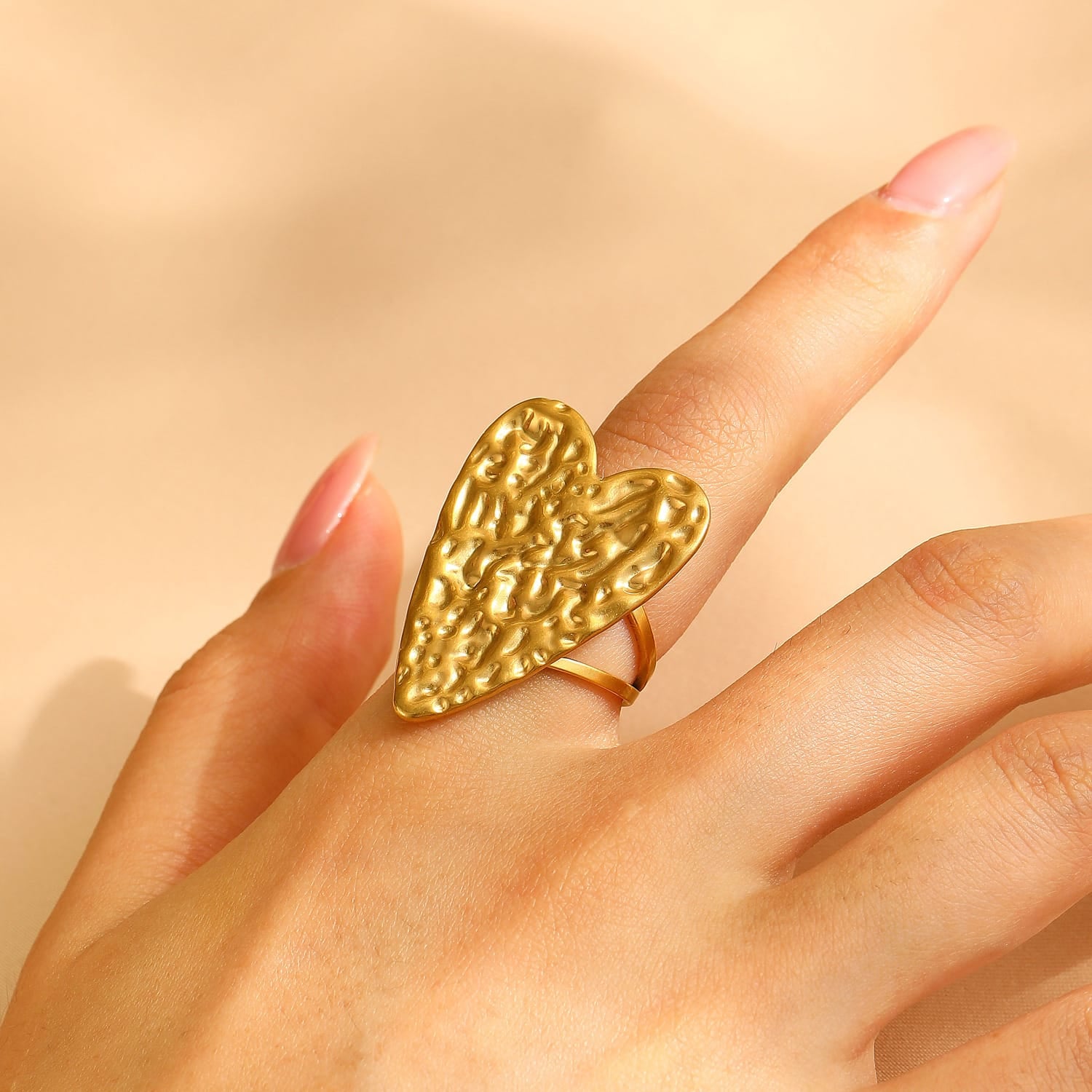 Statement finger rings for women Material:- Stainless steel Colour:- GoldAnti tarnish and Anti Allergic Superior Quality products