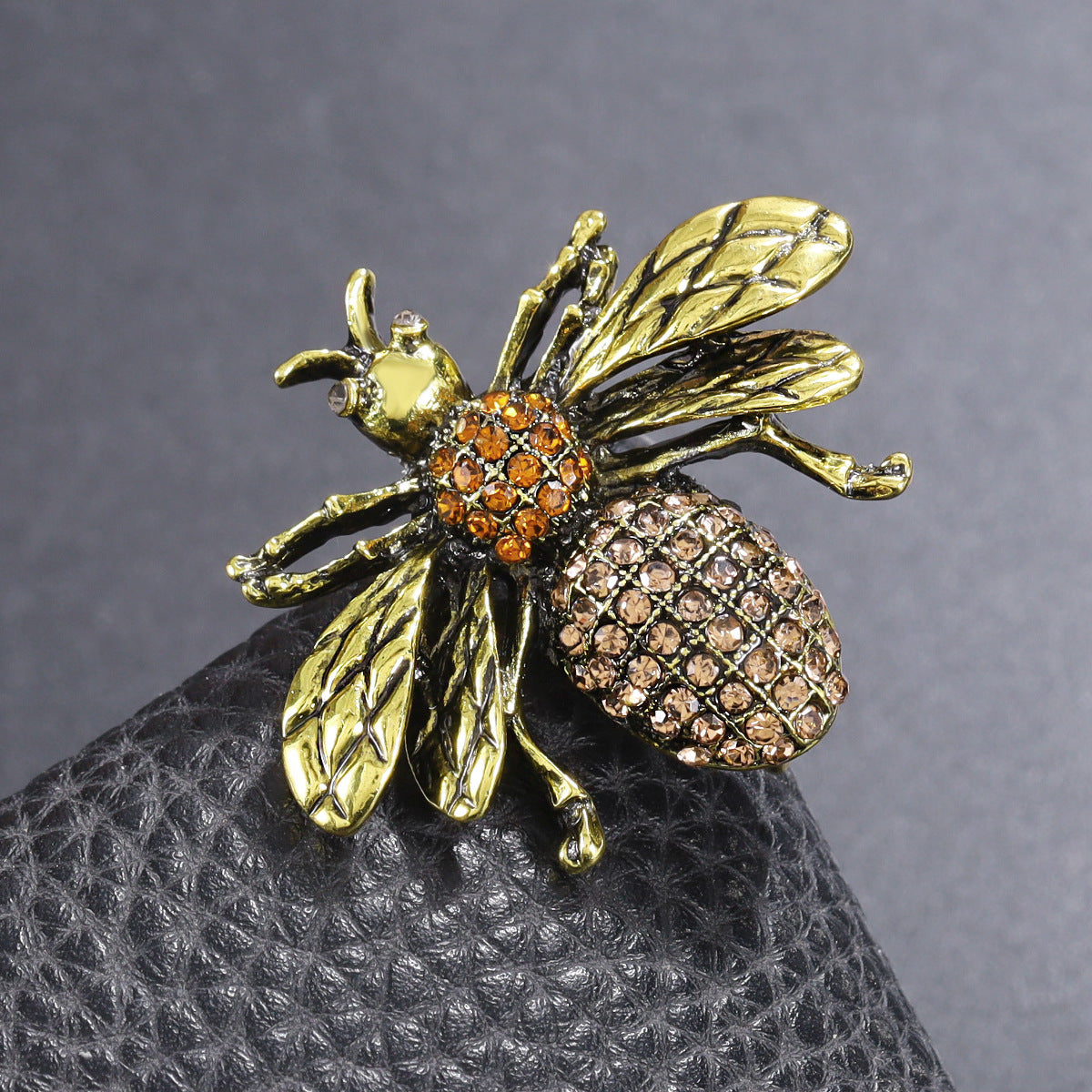 Brooches for Men's and Women Unisex style Party wear look Anti Tarnish and Anti allergic