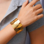 Stainless steel bracelet for women Hot selling designsAnti Tarnish and Anti allergic material 18 k gold plated with titanium material