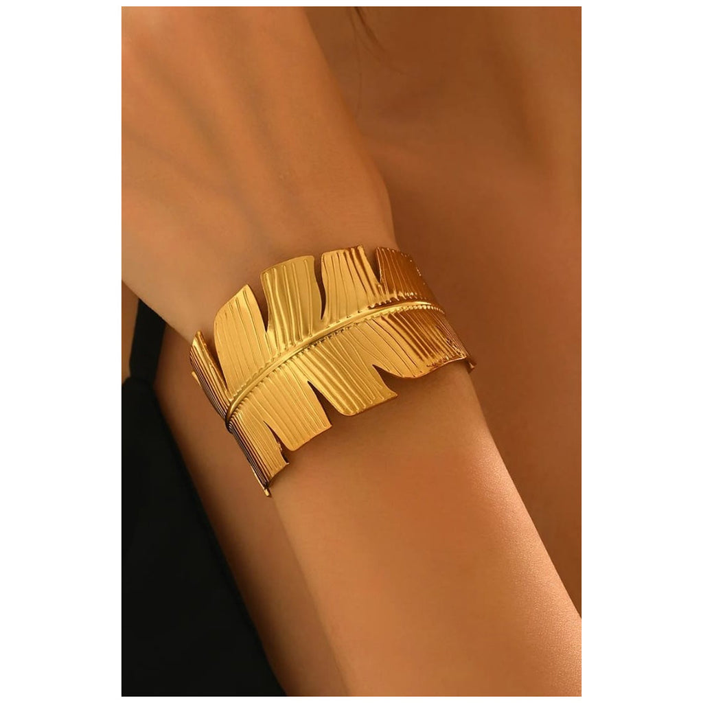 Stainless steel bracelet for women Hot selling designsAnti Tarnish and Anti allergic material 18 k gold plated with titanium material