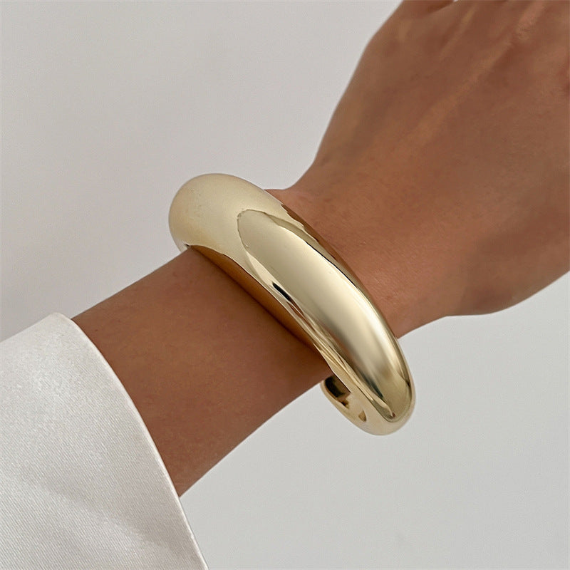 Women's hot selling bracelet Colour:- Gold Material:- CCBAnti tarnish and Anti Allergic
