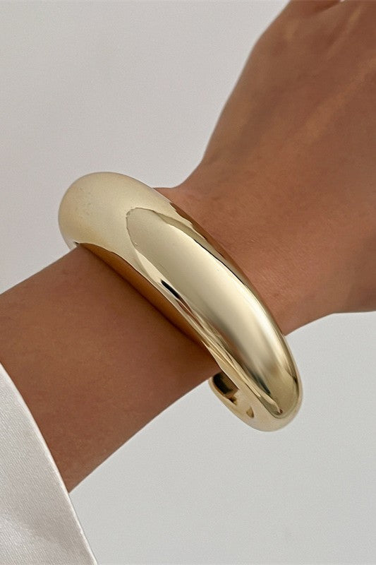 Women's hot selling bracelet Colour:- Gold Material:- CCBAnti tarnish and Anti Allergic