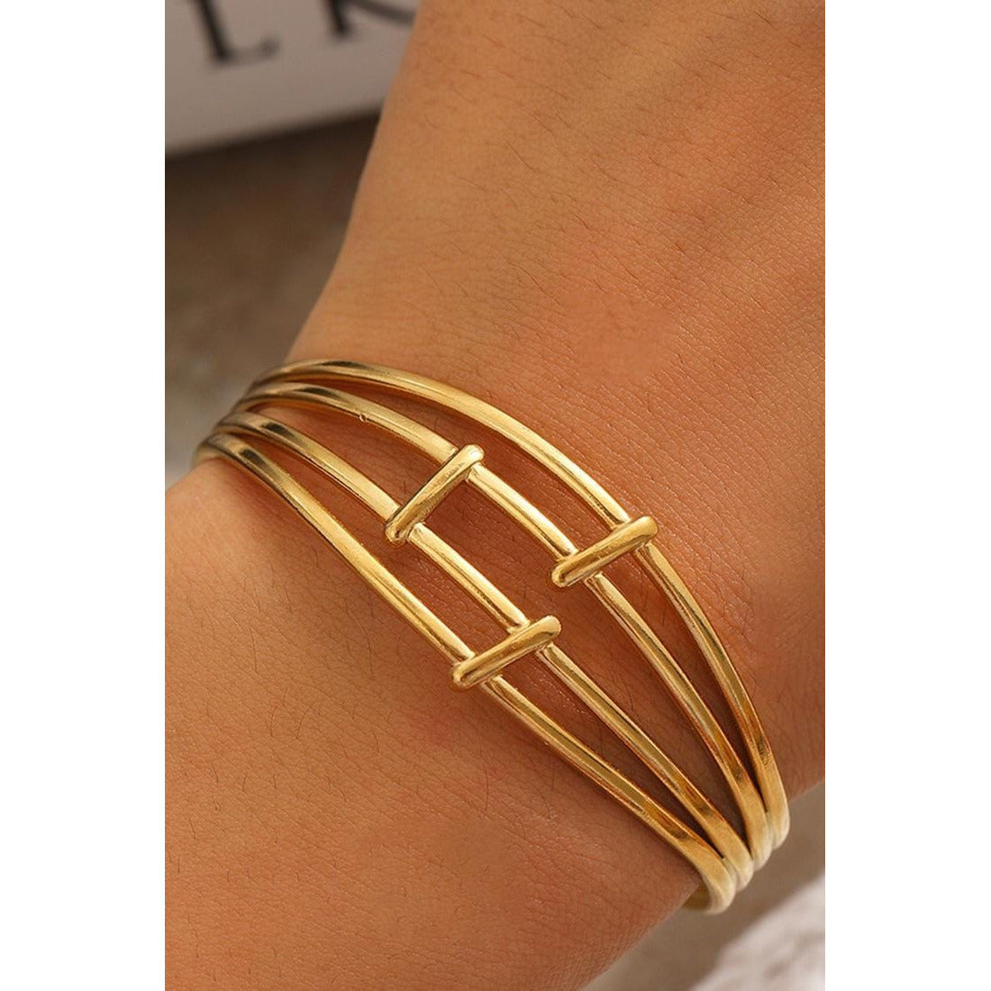 Stainless steel bracelet, trendy design 18 k gold plated Material:- Titanium steel Anti tarnish and Anti allergic