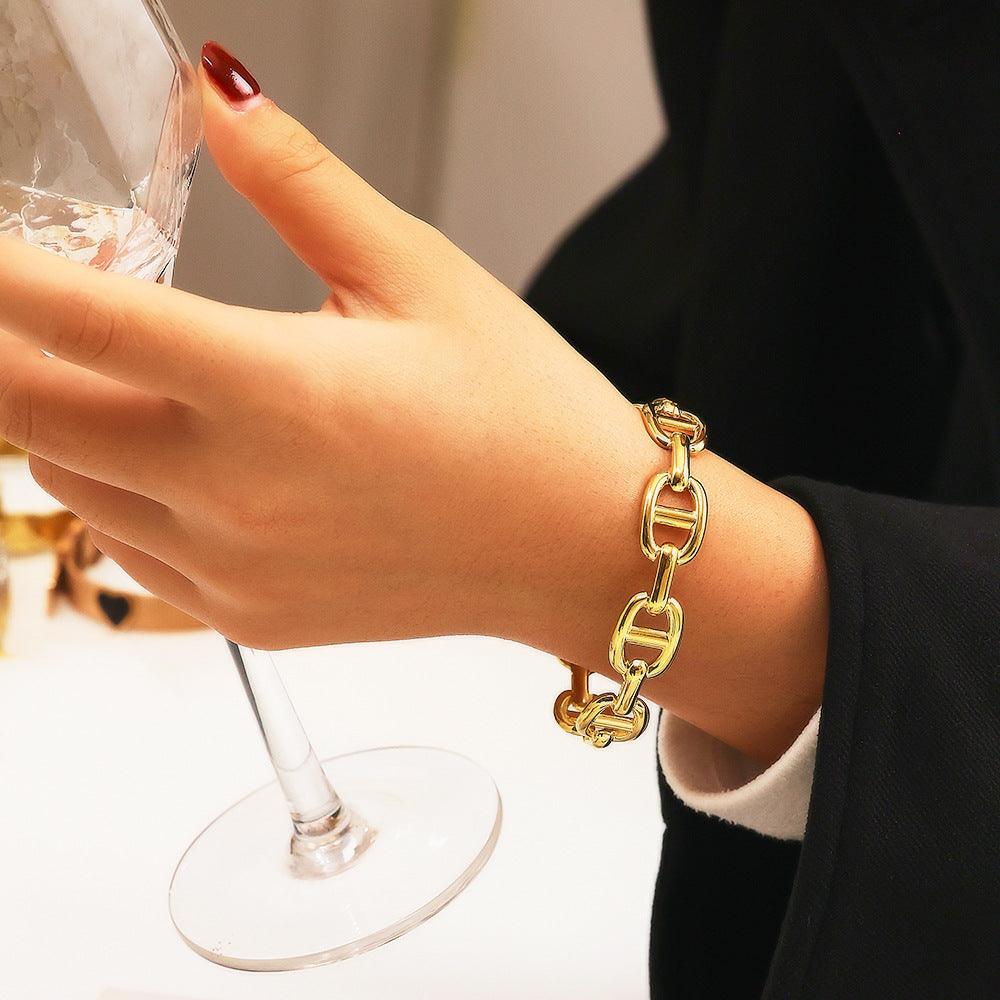 Stainless steel bracelet for women Hot selling designsAnti Tarnish and Anti allergic material 18 k gold plated with titanium material