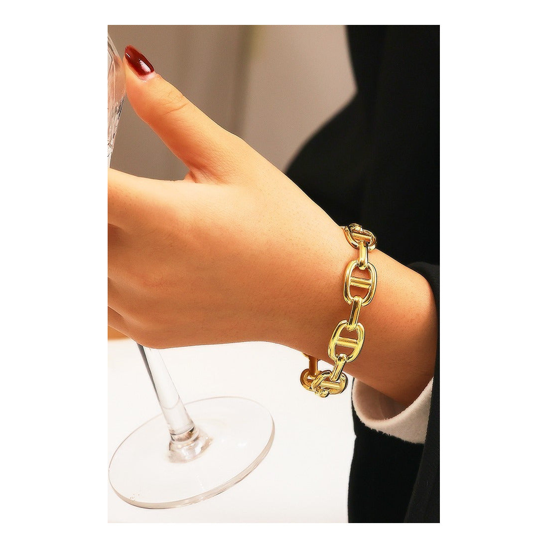 Stainless steel bracelet for women Hot selling designsAnti Tarnish and Anti allergic material 18 k gold plated with titanium material