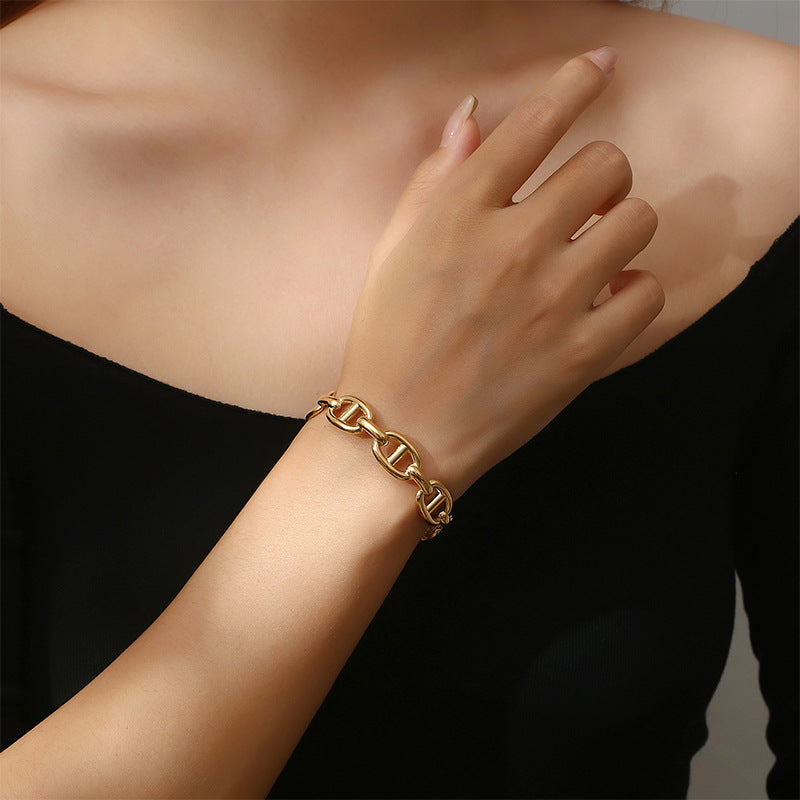 Stainless steel bracelet for women Hot selling designsAnti Tarnish and Anti allergic material 18 k gold plated with titanium material
