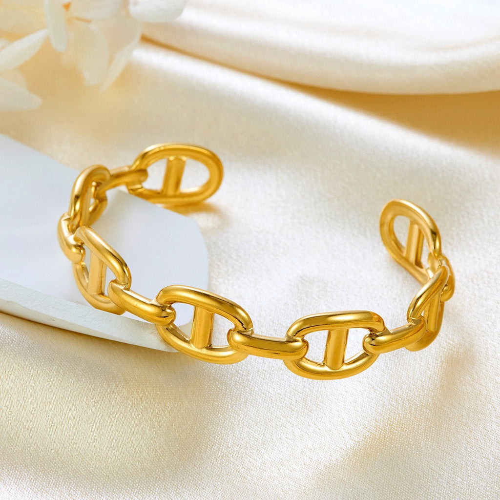 Stainless steel bracelet for women Hot selling designsAnti Tarnish and Anti allergic material 18 k gold plated with titanium material