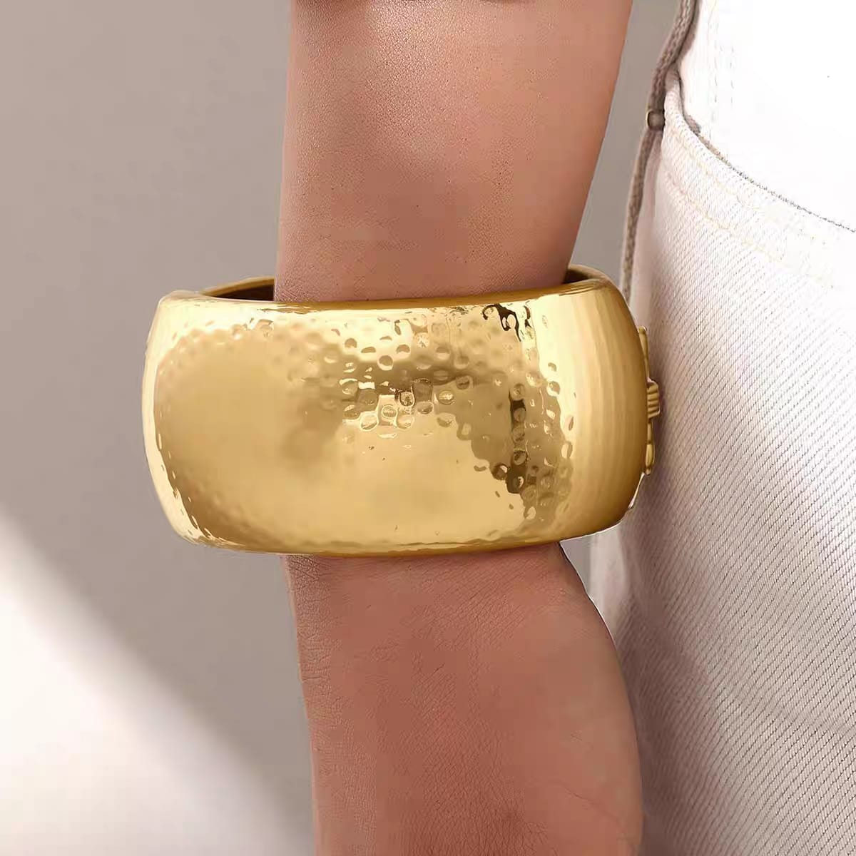 Retro style bracelet for women Big size , hot selling Colour:- Gold Material:- CCB Anti tarnish and Anti Allergic