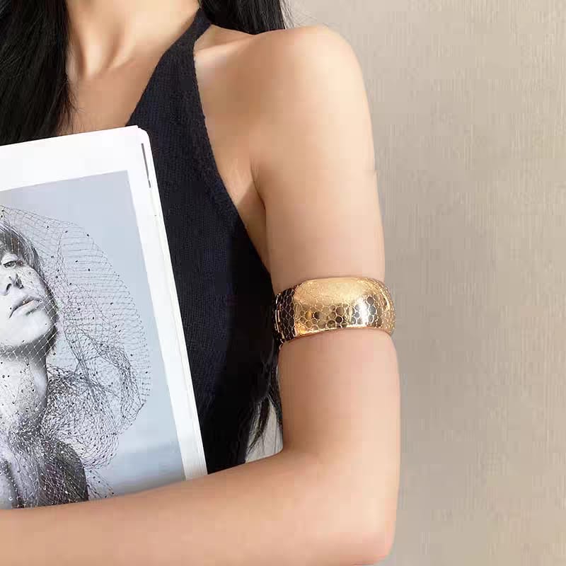 Retro style bracelet for women Big size , hot selling Colour:- Gold Material:- CCB Anti tarnish and Anti Allergic