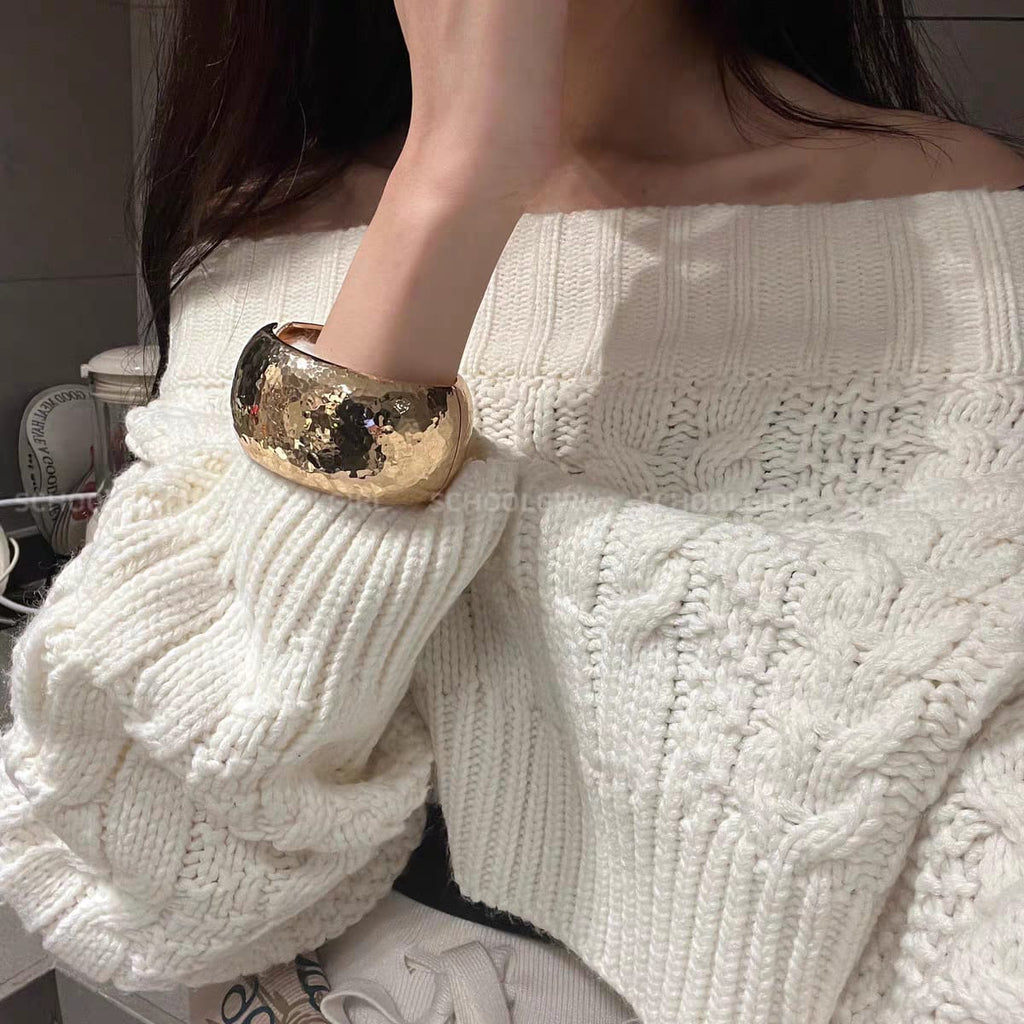 Retro style bracelet for women Big size , hot selling Colour:- Gold Material:- CCB Anti tarnish and Anti Allergic