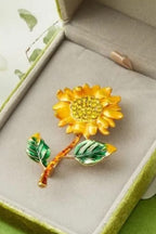 Sunflower shaped Brooch Unisex style Material:- Alloy copper Anti tarnish and Anti Allergic