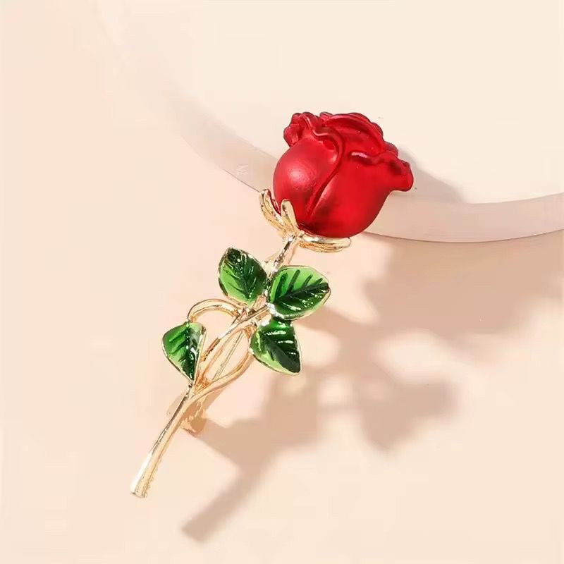 Flower shaped Brooch Unisex style for men and women bothAnti tarnished material Colour:- Same as photo Material:- Alloy copper