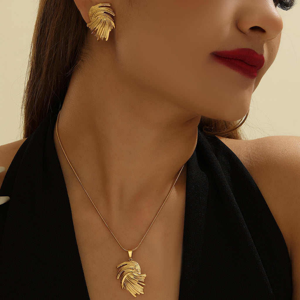Anti tarnished, statement Necklace for women18 k gold plated Colour:- Gold Anti allergic and Superior Quality