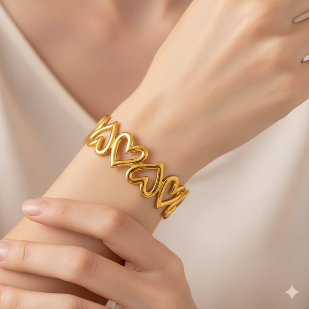 Stainless steel bracelet for women Hot selling designsAnti Tarnish and Anti allergic material 18 k gold plated with titanium material