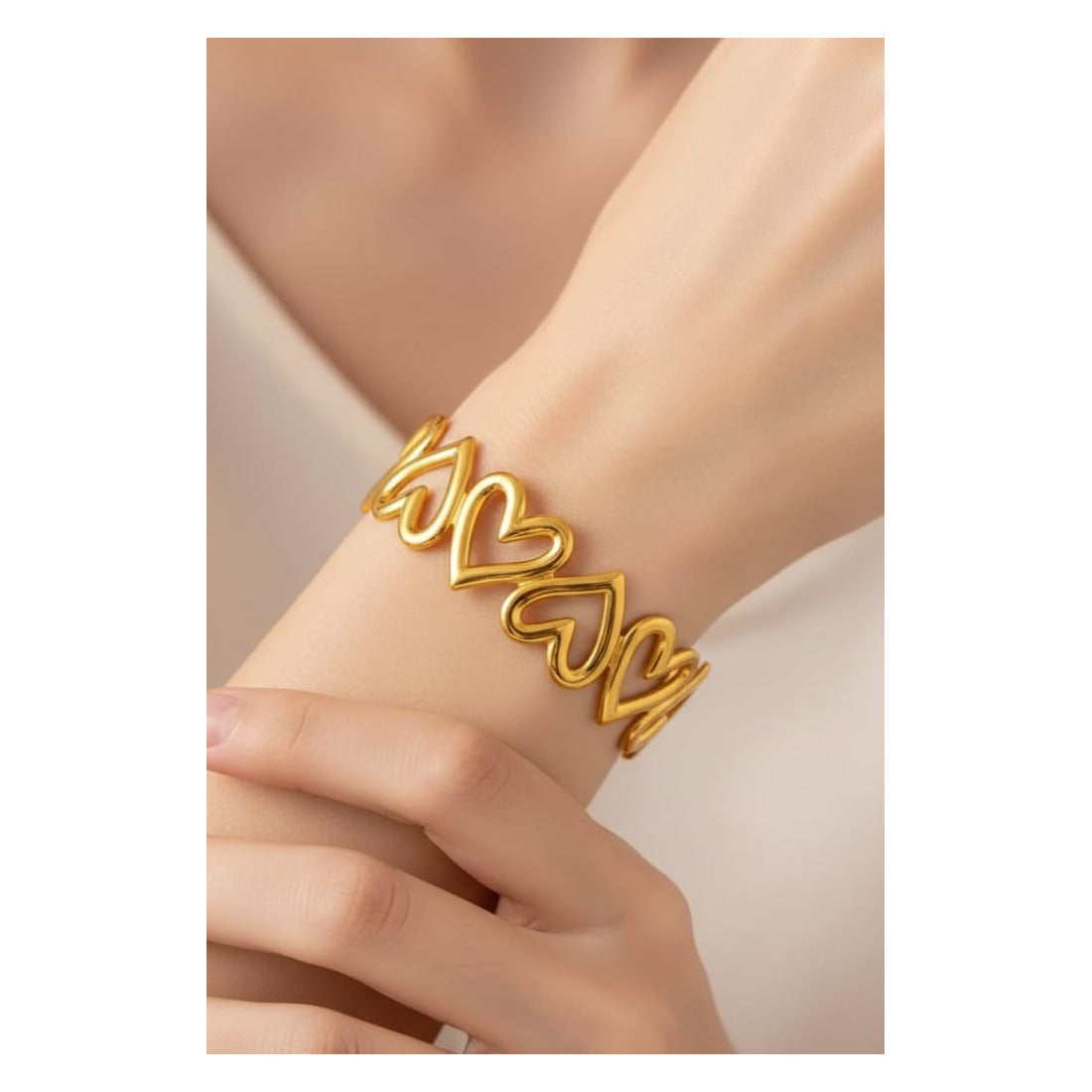 Stainless steel bracelet for women Hot selling designsAnti Tarnish and Anti allergic material 18 k gold plated with titanium material