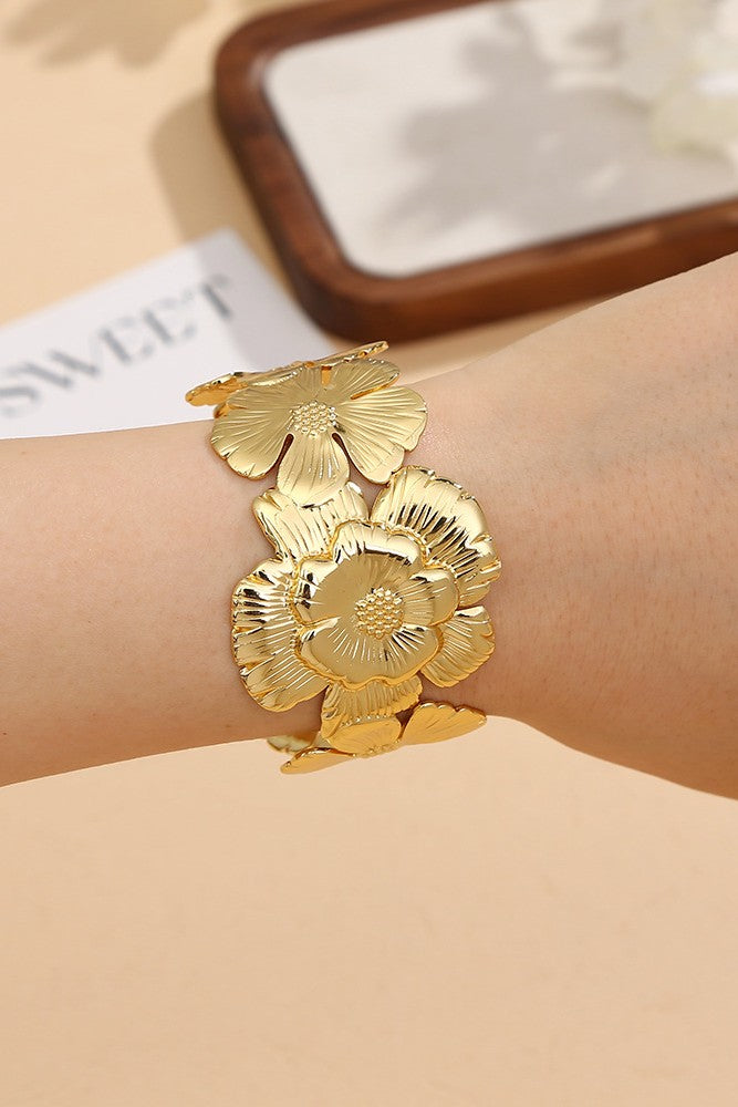 Flower shaped Stainless steel bracelet Anti tarnished and Anti Allergic Superior Quality products