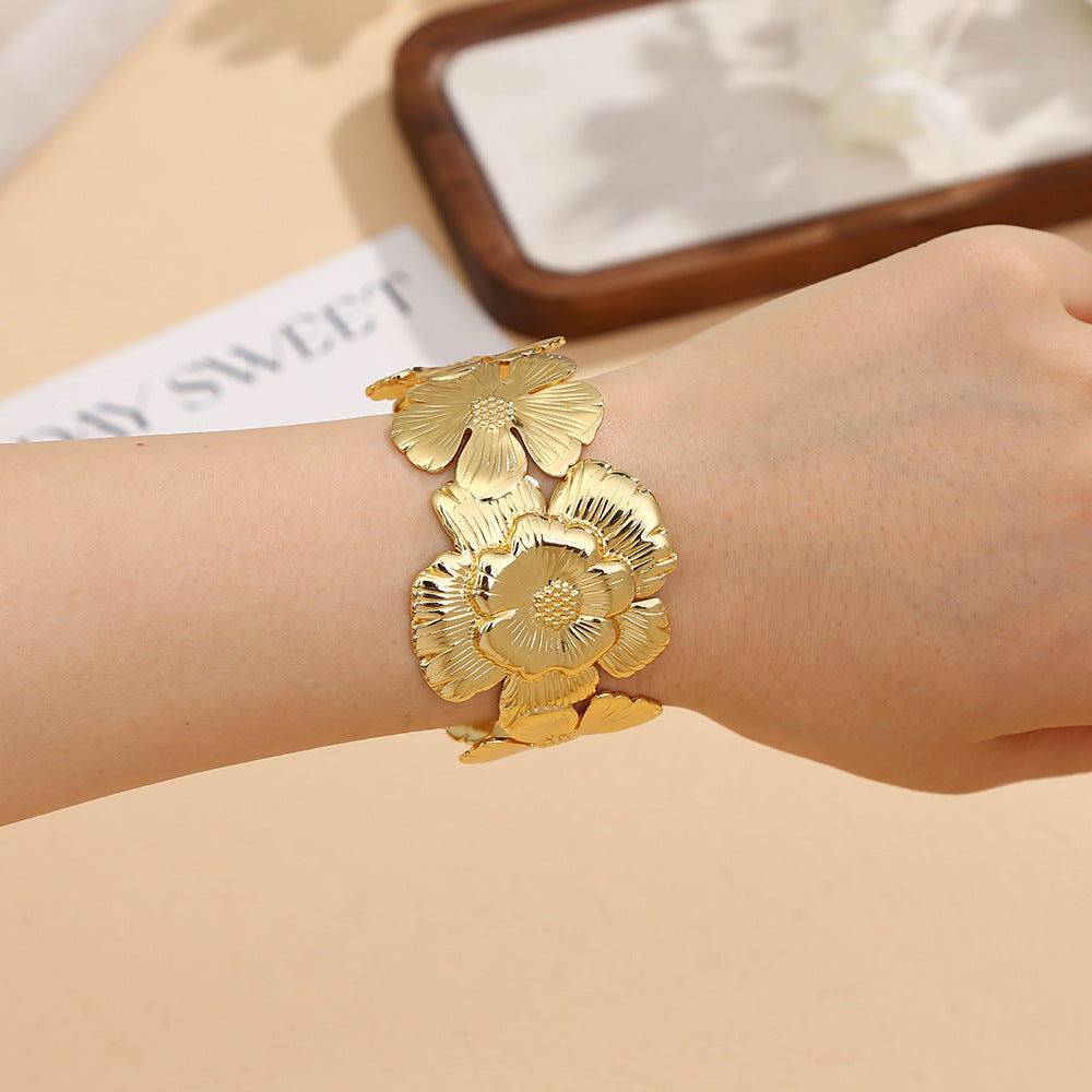 Flower shaped Stainless steel bracelet Anti tarnished and Anti Allergic Superior Quality products