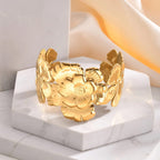 Flower shaped Stainless steel bracelet Anti tarnished and Anti Allergic Superior Quality products