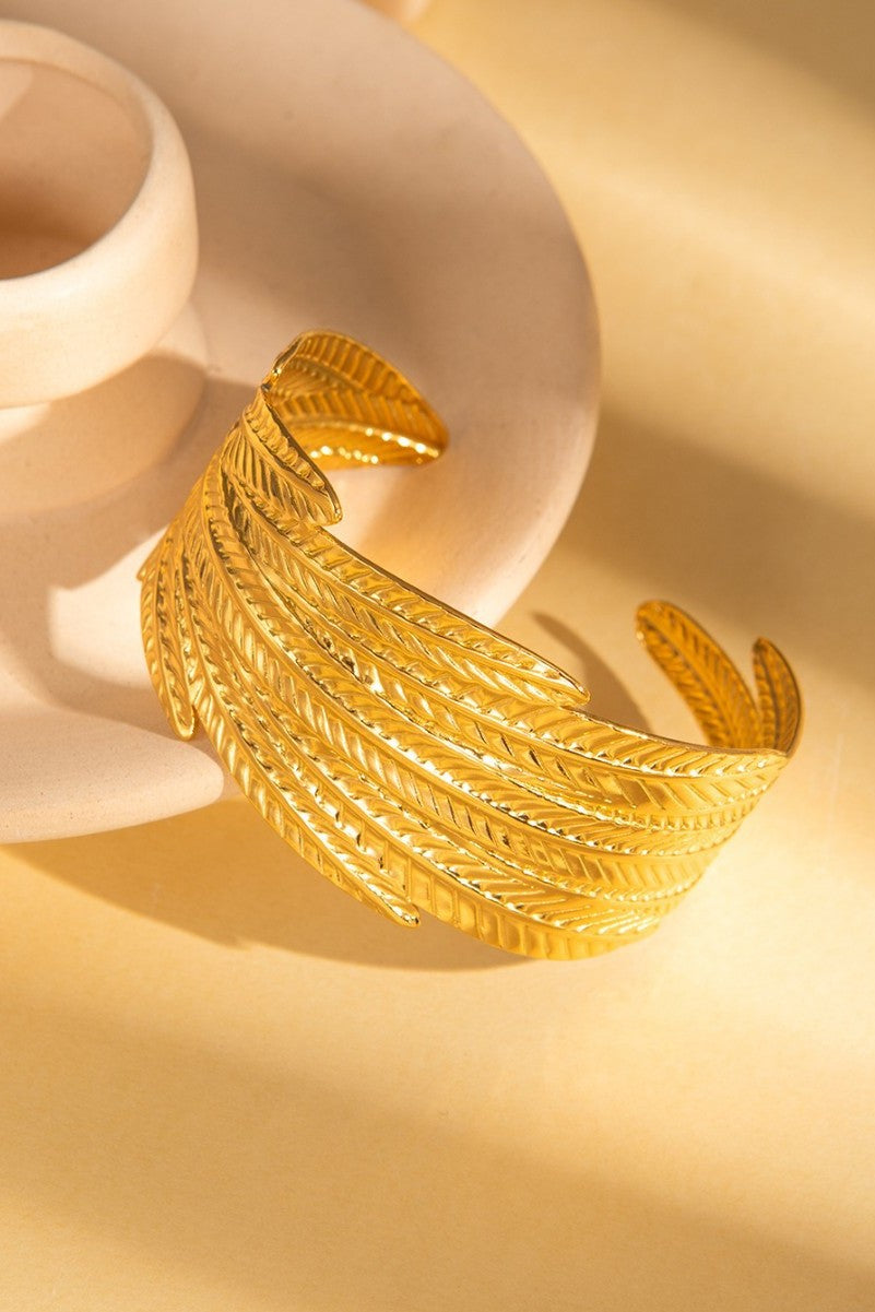 Anti Tarnish women bracelets Colour:- Gold Material:- SteelSuperior Quality products