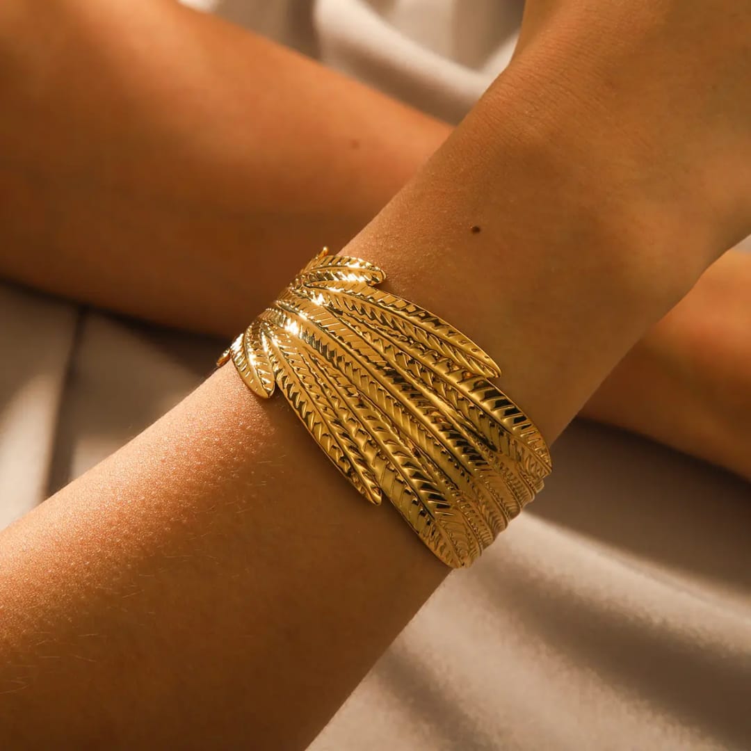 Anti Tarnish women bracelets Colour:- Gold Material:- SteelSuperior Quality products
