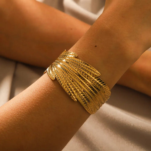 Anti Tarnish women bracelets Colour:- Gold Material:- SteelSuperior Quality products