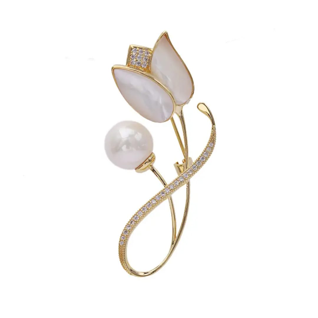 White flower  Brooch Unisex style Material:- Alloy copper Anti tarnish and Anti Allergic Superior Quality products