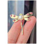 Bee shaped design in brooches Unisex style for bothMaterial:- Alloy copper Anti Tarnish and Anti Allergic Superior Quality products