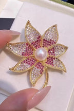 Trendy and Fashionable Brooches Unisex style Material: Alloy Copper Anti Tarnish and Anti Allergic