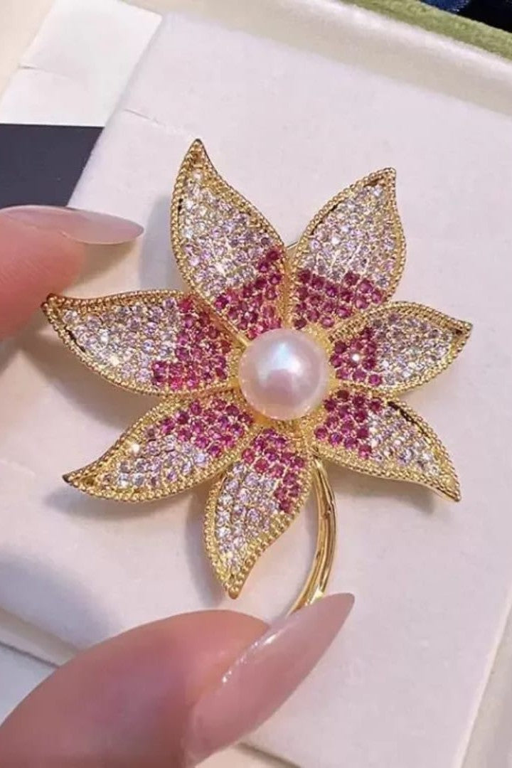 Trendy and Fashionable Brooches Unisex style Material: Alloy Copper Anti Tarnish and Anti Allergic