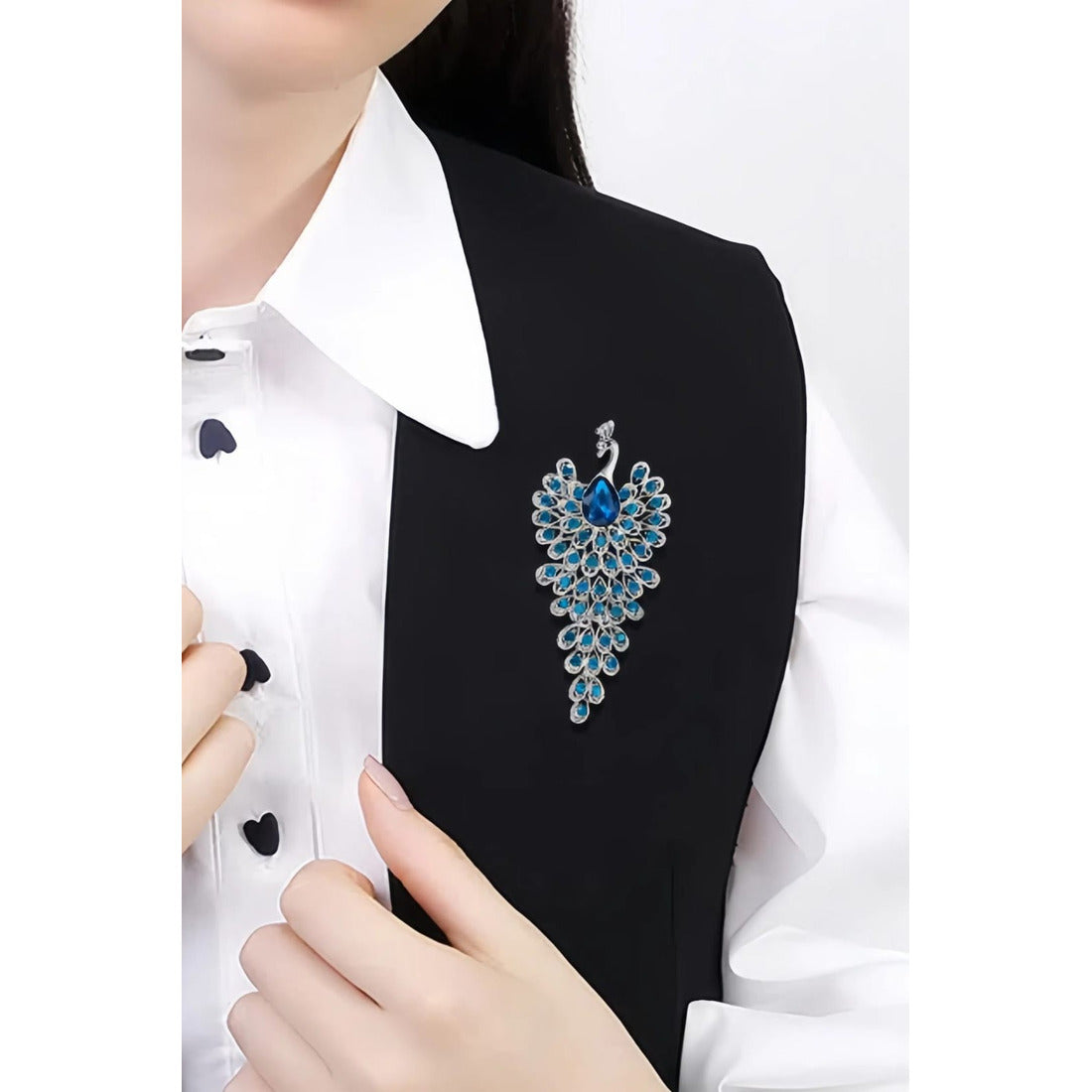 Peacock shape brooch Unisex style Material:- Alloy copper+ Rhinestones Colour:- Green, Red , Blue Anti tarnish and Anti Allergic Superior Quality products