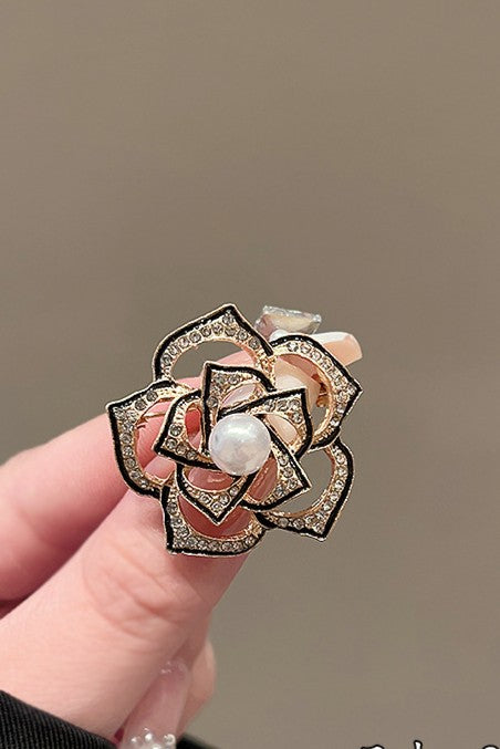 Unisex style brooches Anti tarnish and Anti Allergic Superior Quality products Material:- Alloy copper