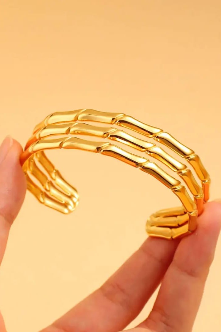 Stainless steel bracelet for women Hot selling designsAnti Tarnish and Anti allergic material 18 k gold plated with titanium material