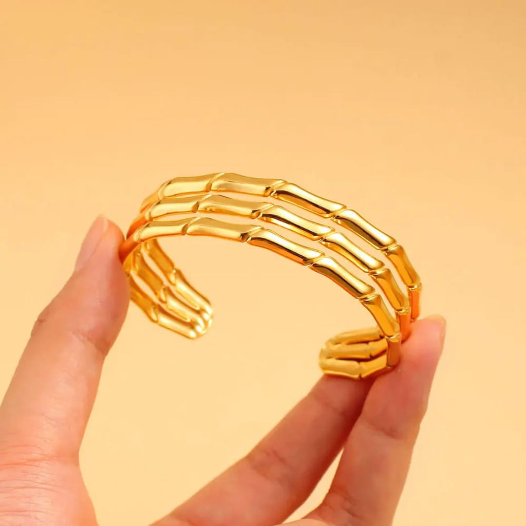 Stainless steel bracelet for women Hot selling designsAnti Tarnish and Anti allergic material 18 k gold plated with titanium material