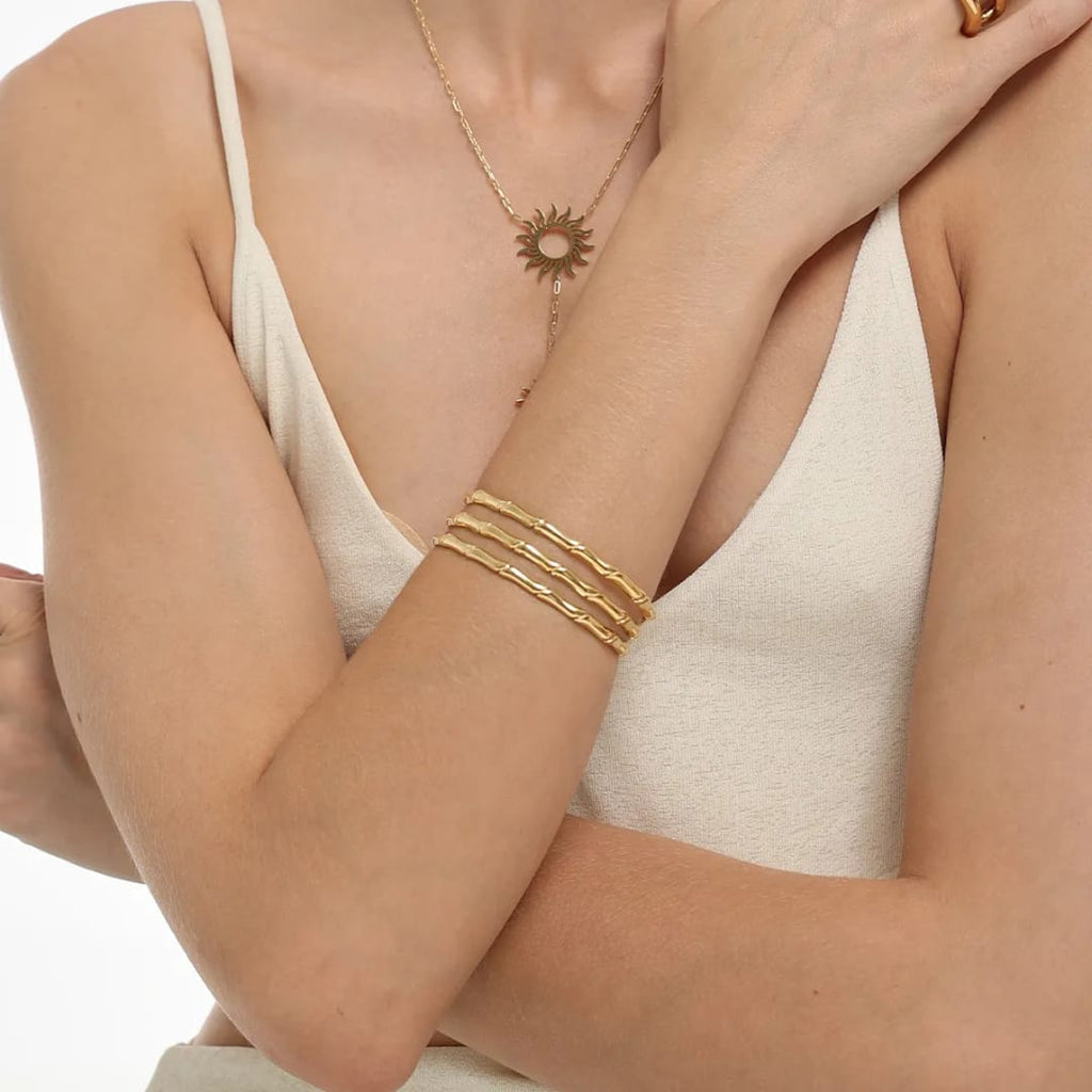 Stainless steel bracelet for women Hot selling designsAnti Tarnish and Anti allergic material 18 k gold plated with titanium material